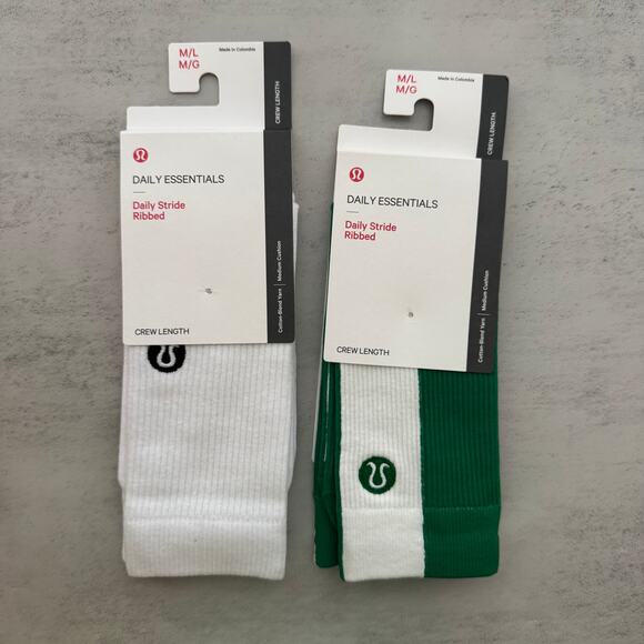 NWT LuluLemon Crew Socks M/L 2 Pairs - Picture 1 of 2